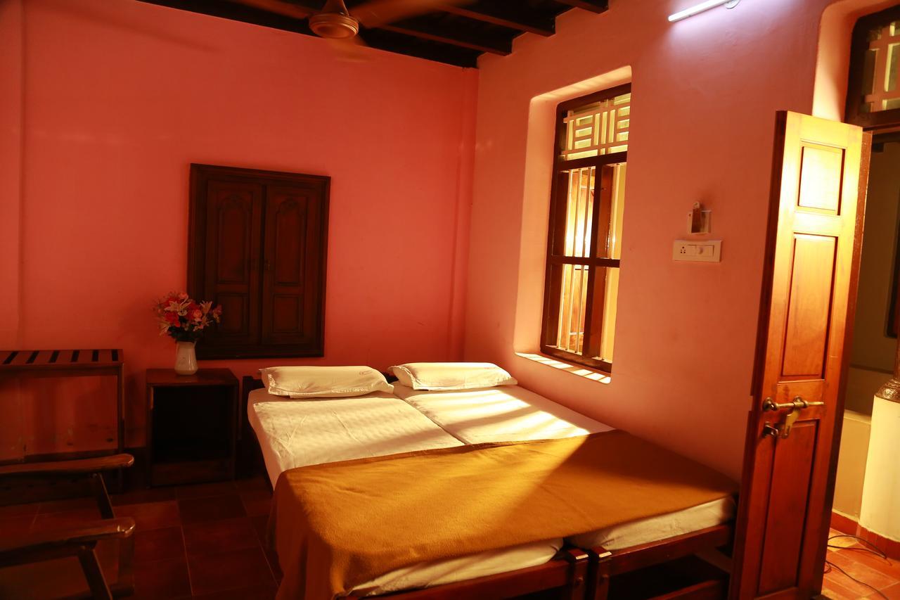 Gurukripa Heritage Hotell Thrissur Exteriör bild