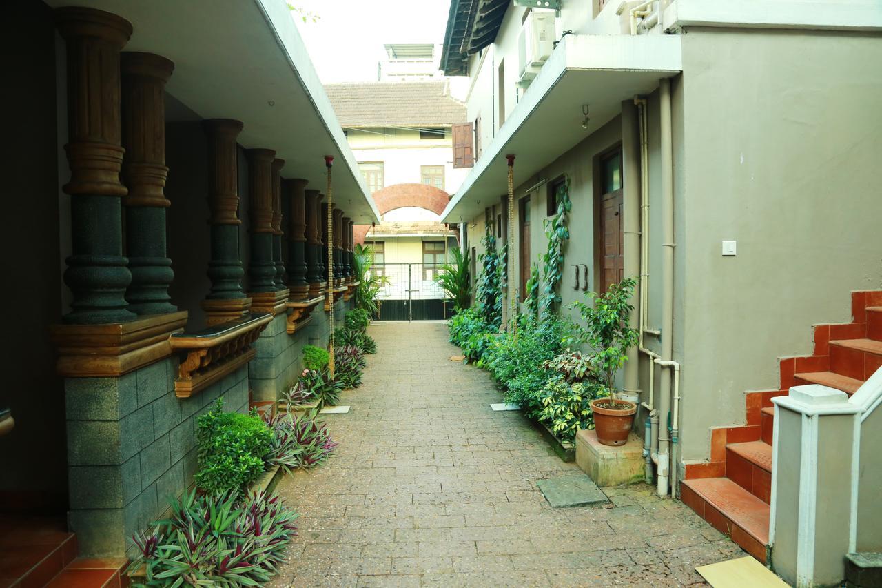 Gurukripa Heritage Hotell Thrissur Exteriör bild