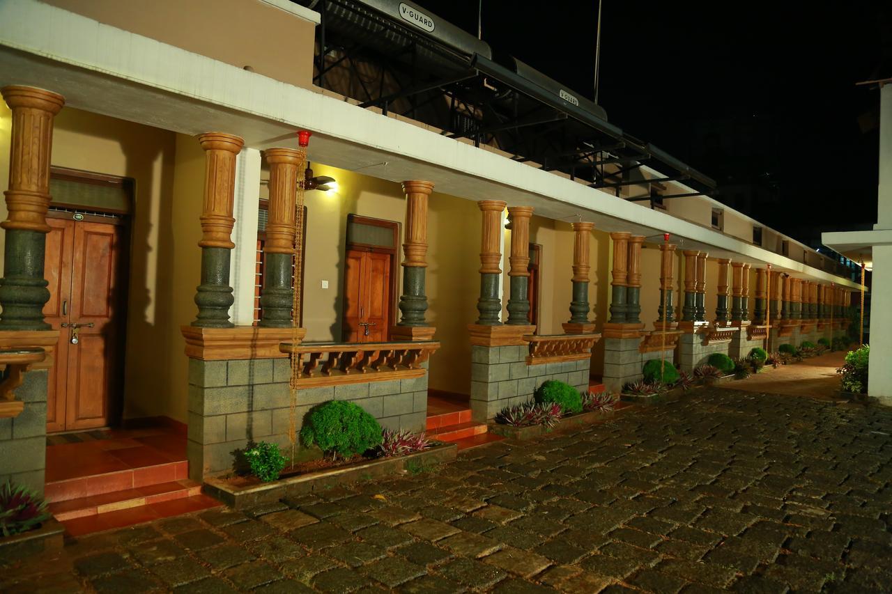 Gurukripa Heritage Hotell Thrissur Exteriör bild